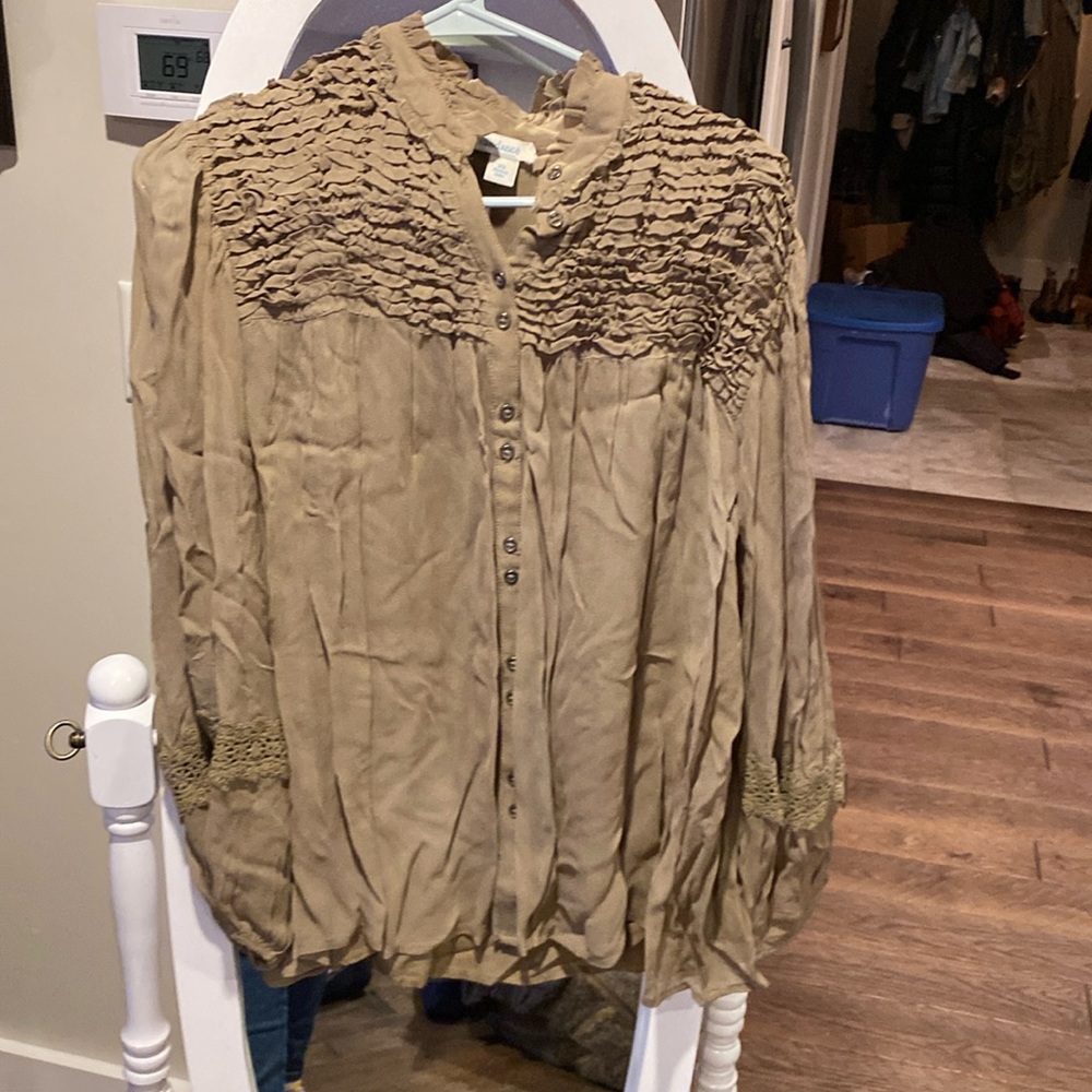Sundance olive ruffle button-down blouse. Women size XS.